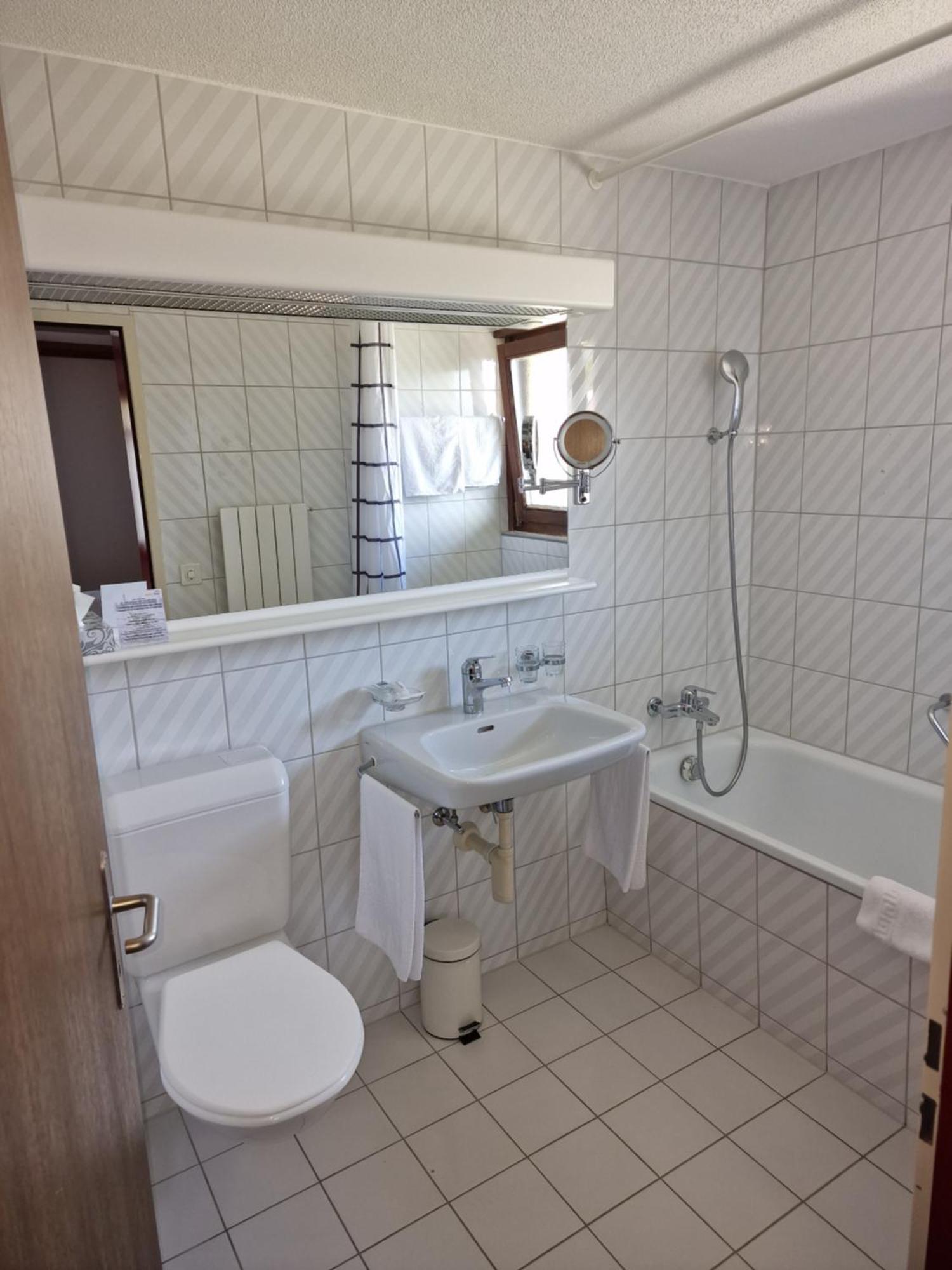 Hotel Alpha תון מראה חיצוני תמונה