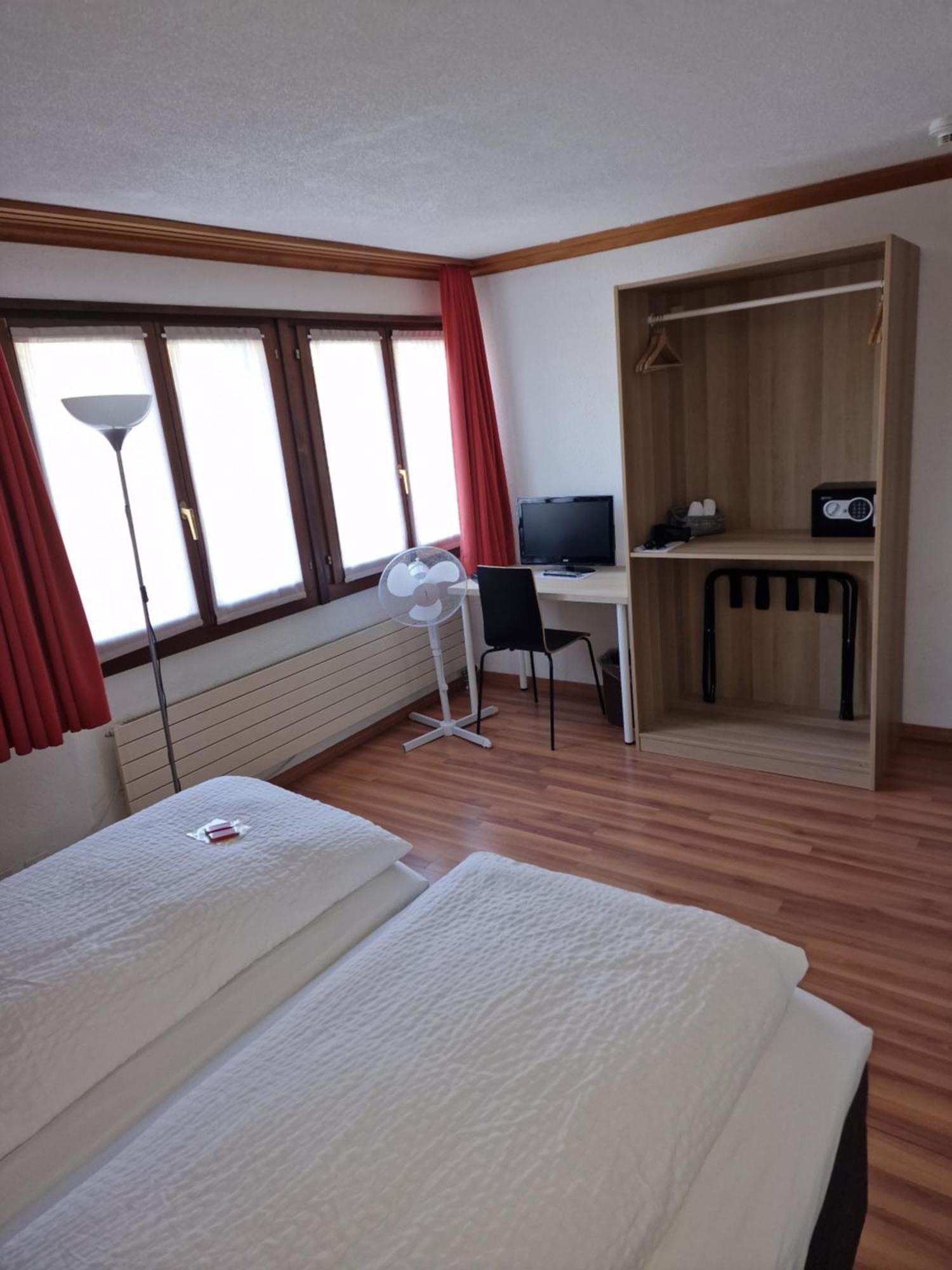 Hotel Alpha תון מראה חיצוני תמונה