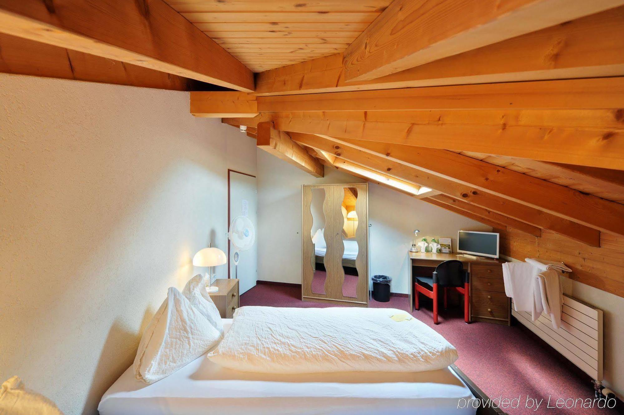 Hotel Alpha תון מראה חיצוני תמונה